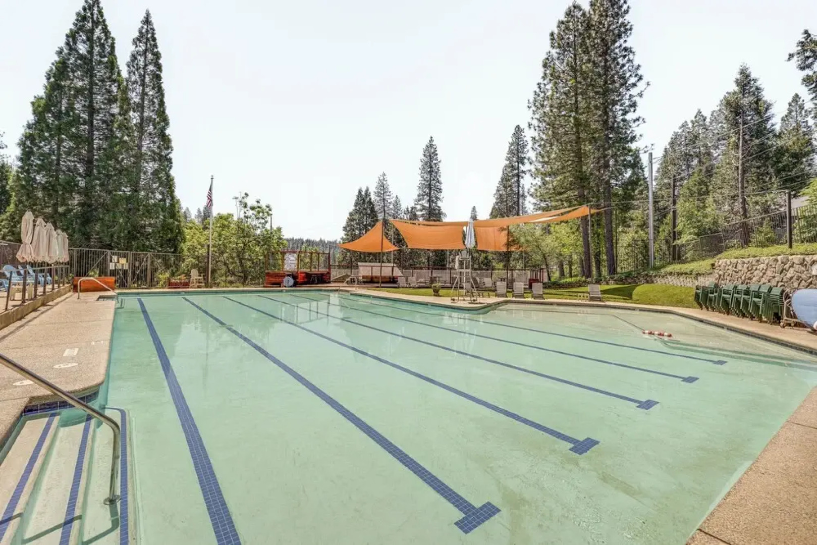 Family Cabin in Blue Lake Springs, Near Town!