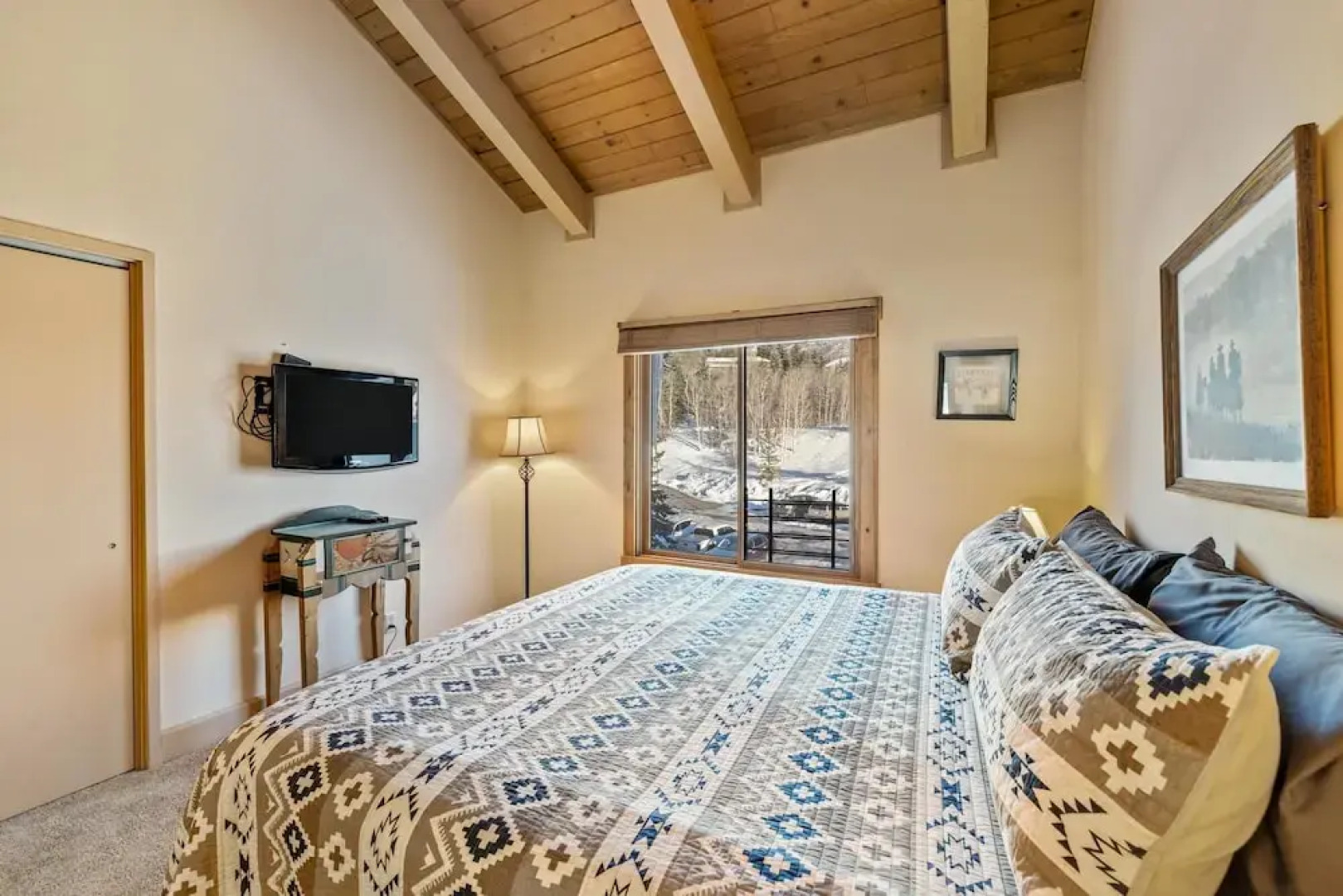 2 Level Unit w/ Pool Hot Tubs Private Deck