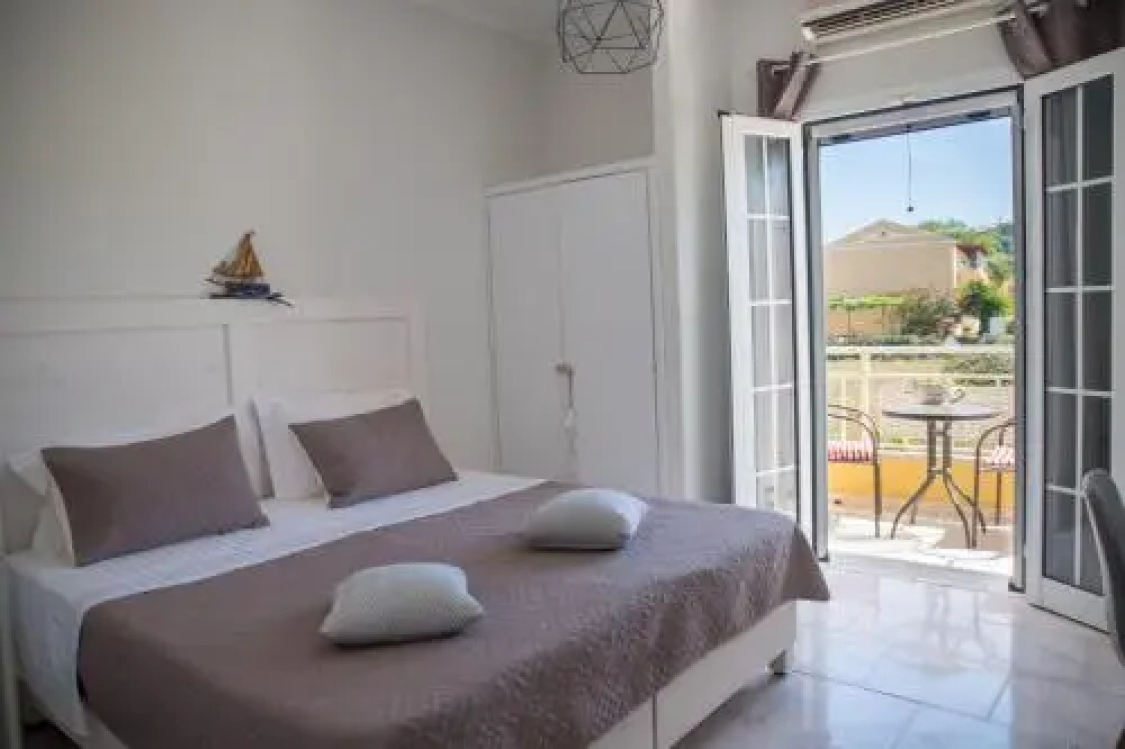 Alex Studios & Apartments