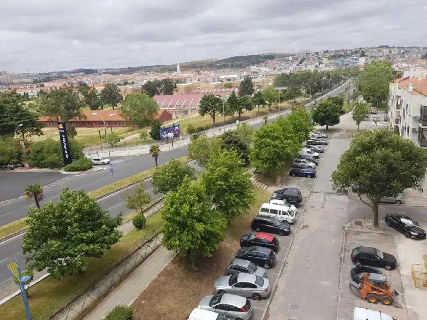 Perfect to Enjoy Lisbon Cascais and Sintra at 1200 metres to metro blue line and Sintra Rail line