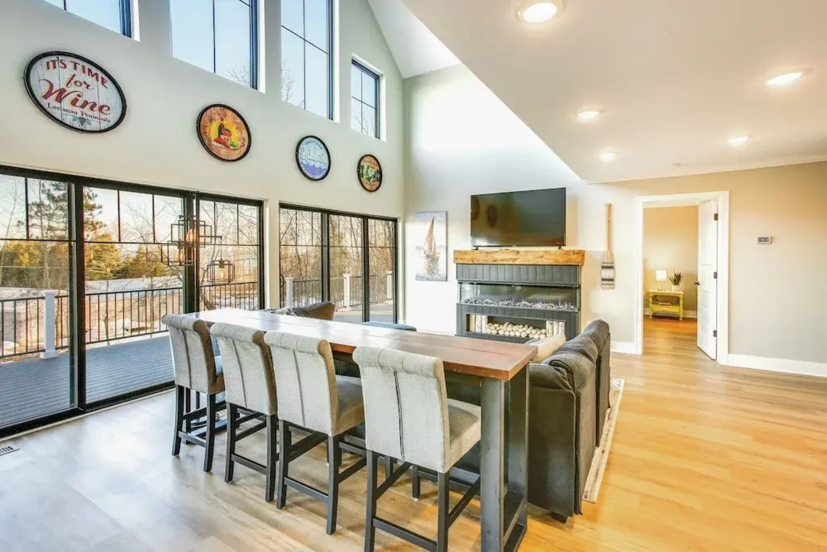 Hot Tub & Fire Pit: Suttons Bay Home Near Wineries