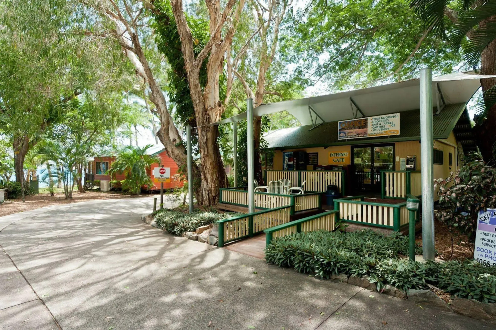 Ellis Beach Oceanfront Bungalows