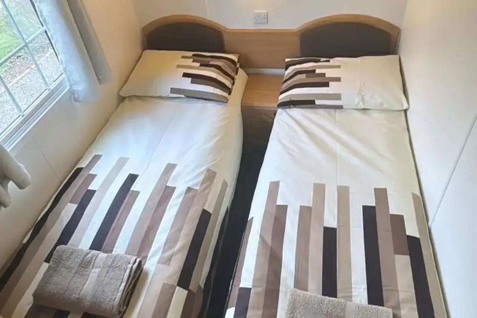 Llanarmon-yn-ial 3-bed Caravan, Sleeps 6