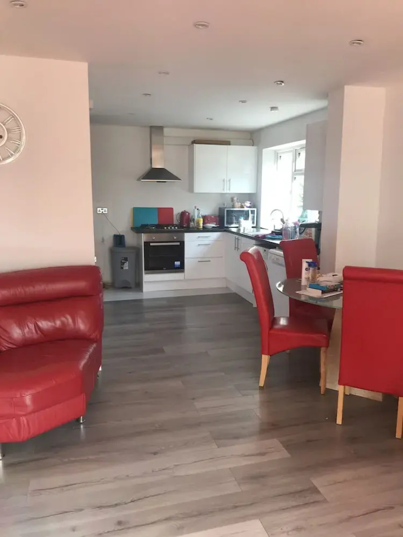 Nice 2 Bed Independent Annex in High Wycombe