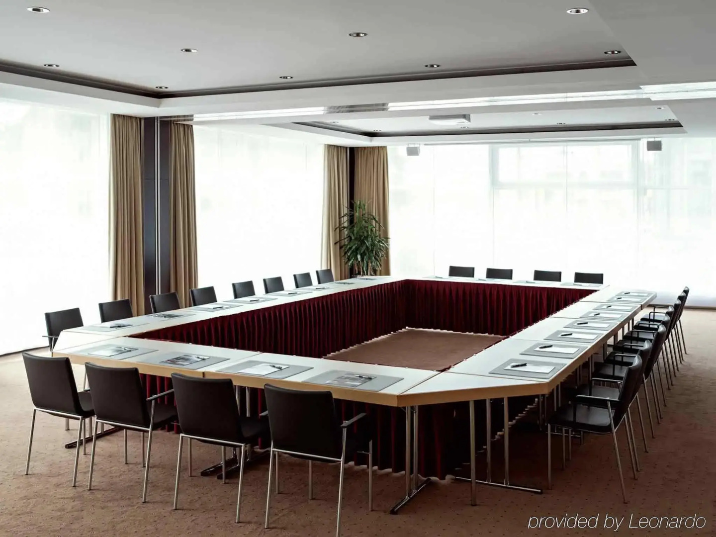 Occidental Dresden Newa