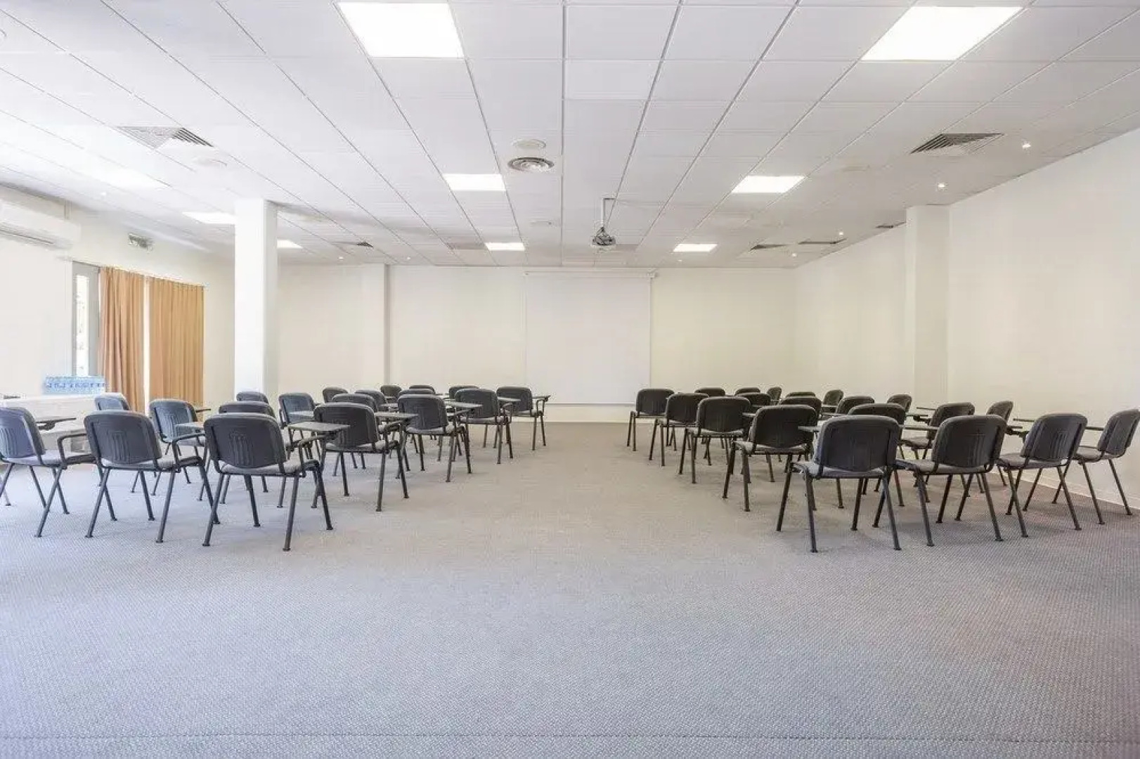 Pierre & Vacances Hotel Du Golf De Pont Royal En Provence