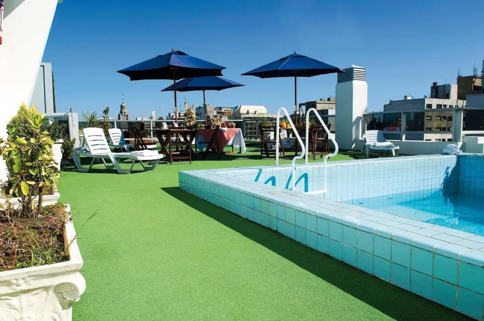 Hotel Embajador