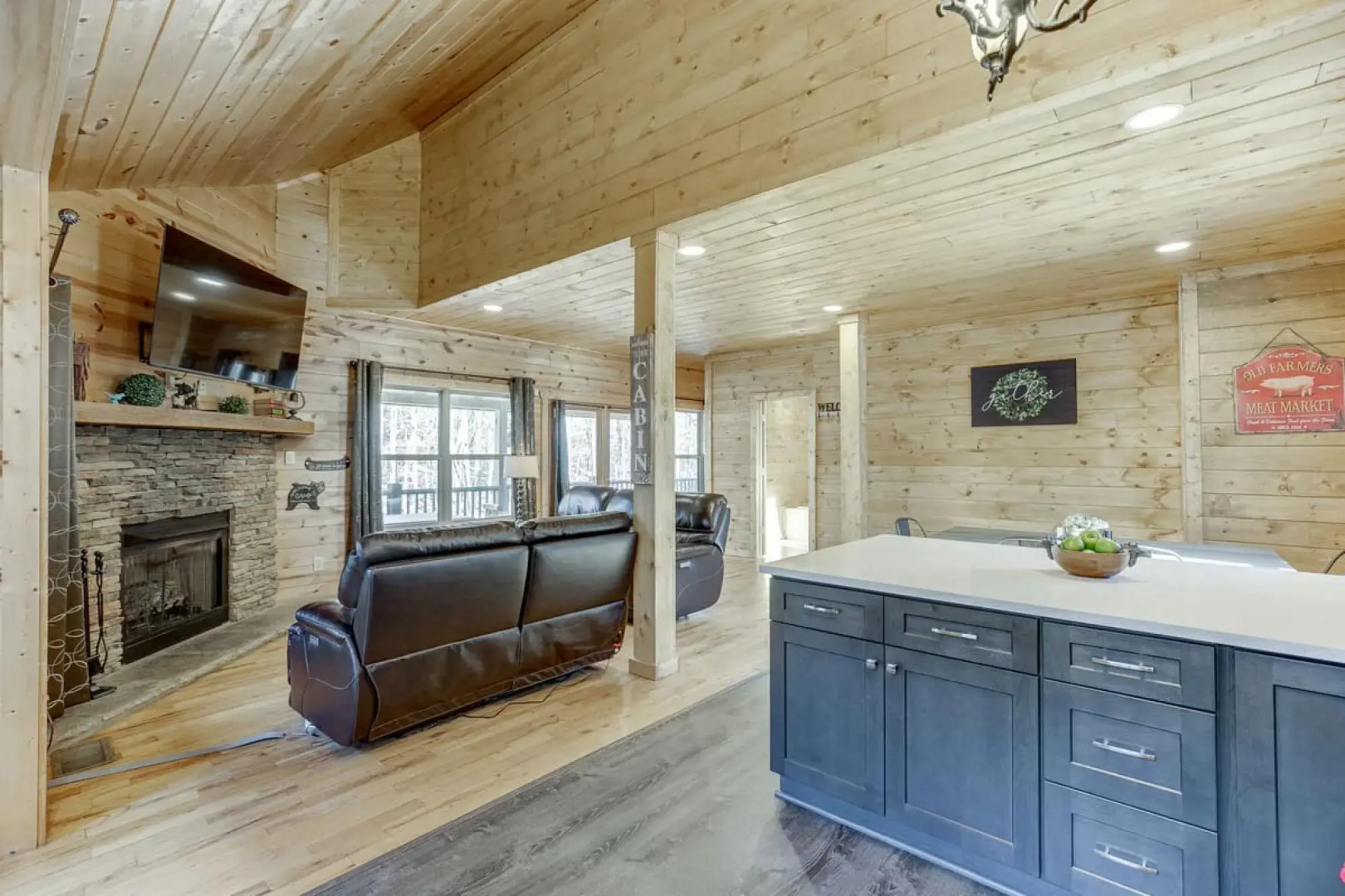 Escape in Cleveland with 2 bedrooms and 2 bathrooms