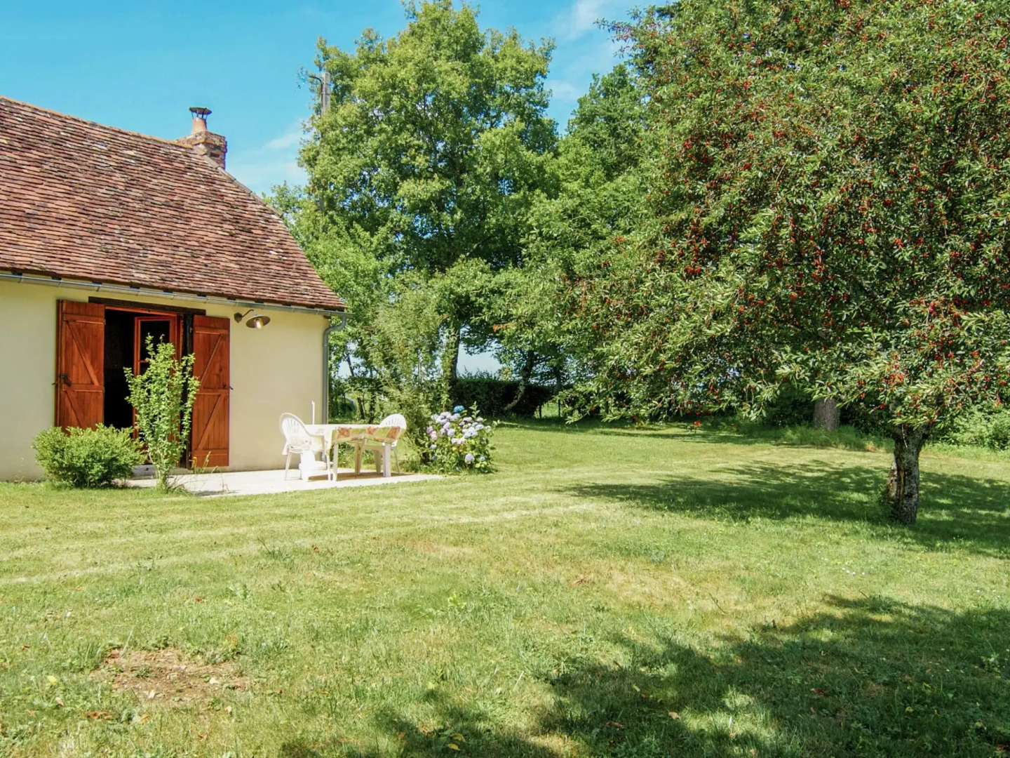 Welcoming cottage in Savignac-Lédrier with garden