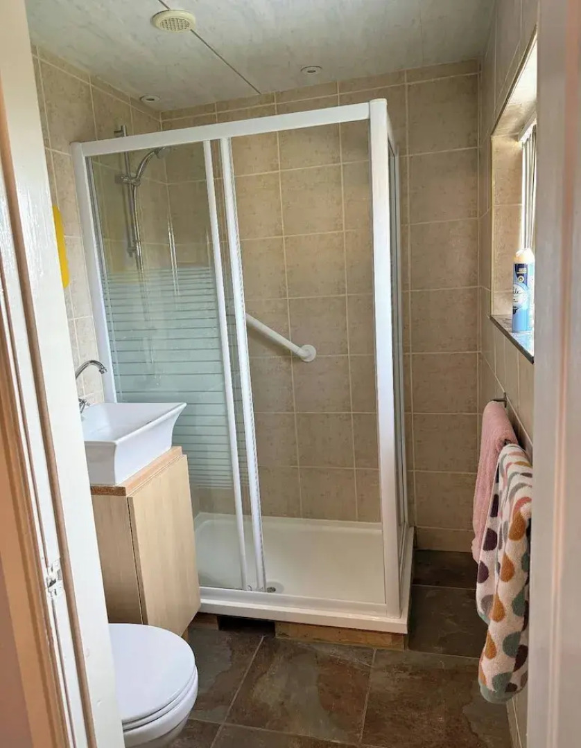 Spacious 6 Bedroom Family House