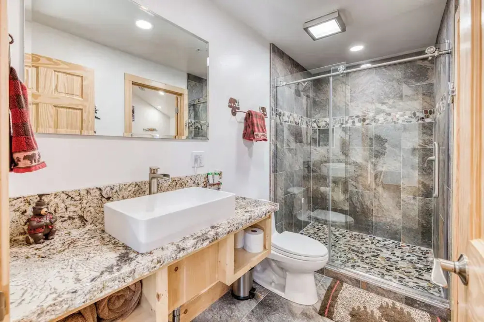 Cottage Like Suite With Private Hot Tub