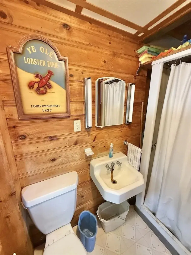 Paradise Point Limit 10 4 Bedroom Cottage by RedAwning