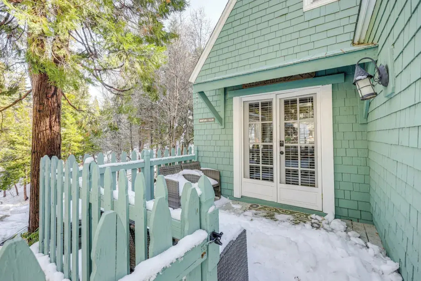Walkable 'green Gables Cottage' in Lake Arrowhead