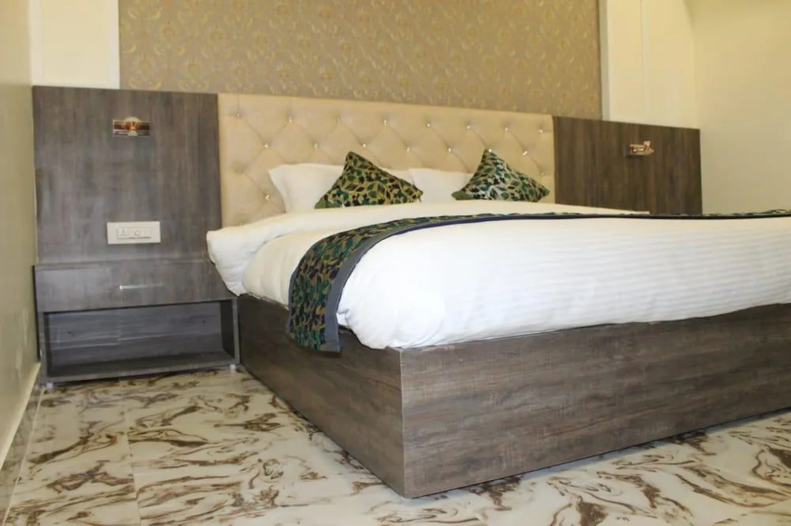 Parkside Navjyoti Hotel