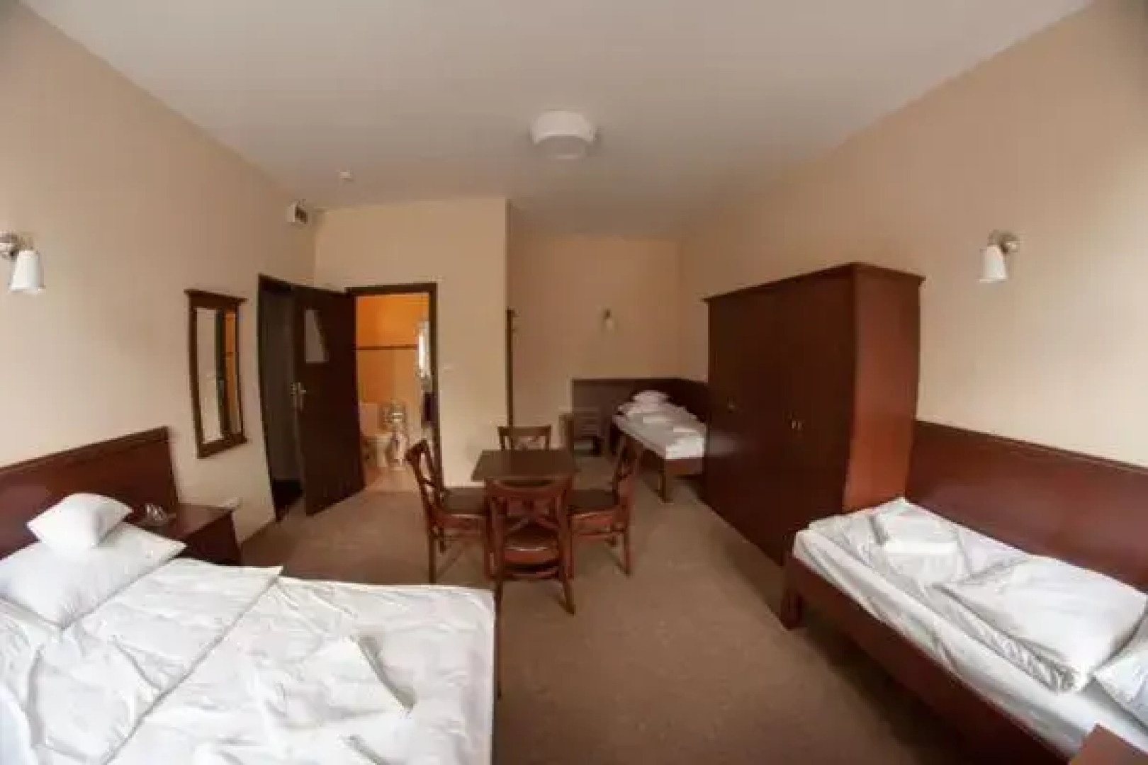 Rynek 6 retro pub & hostel