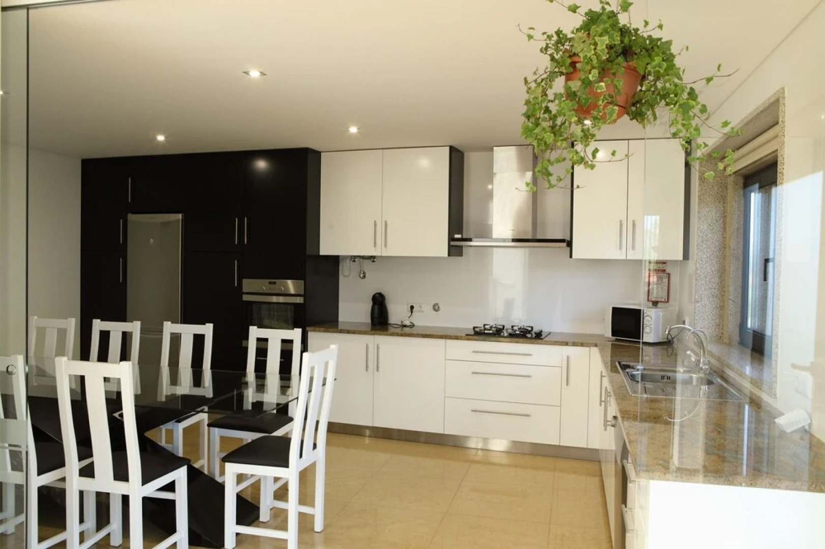 House w Pool and Games Room, P. Varzim by Izibookings