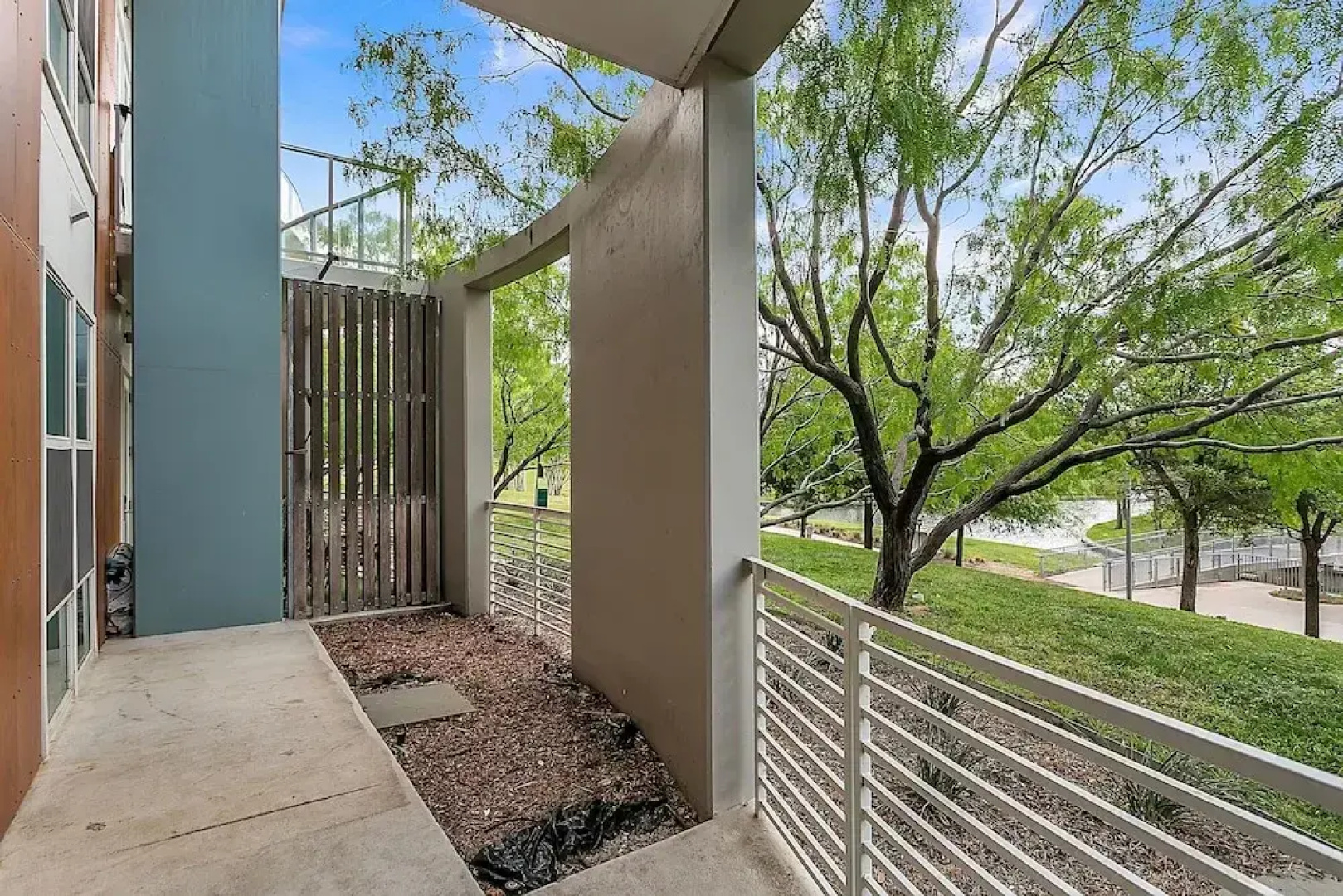 Cozy Condo Nature,park &lakeview 2 Bedroom Condo