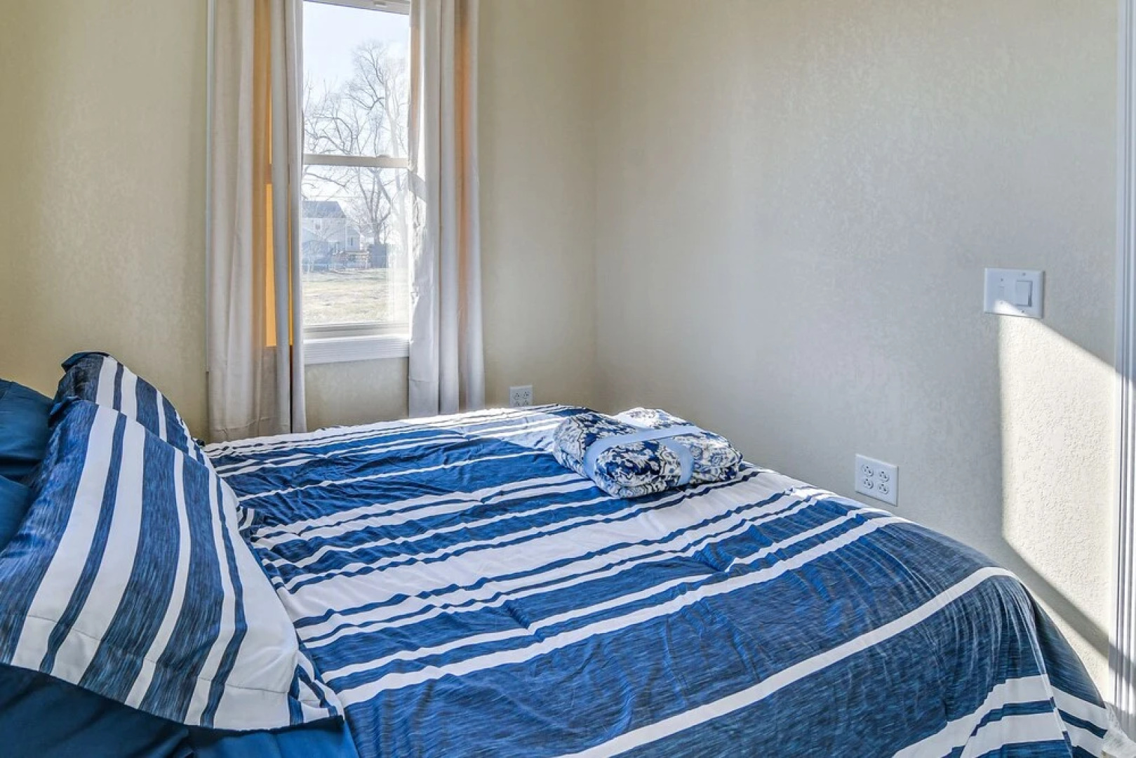 2 Mi to Main St: Newton Guest House