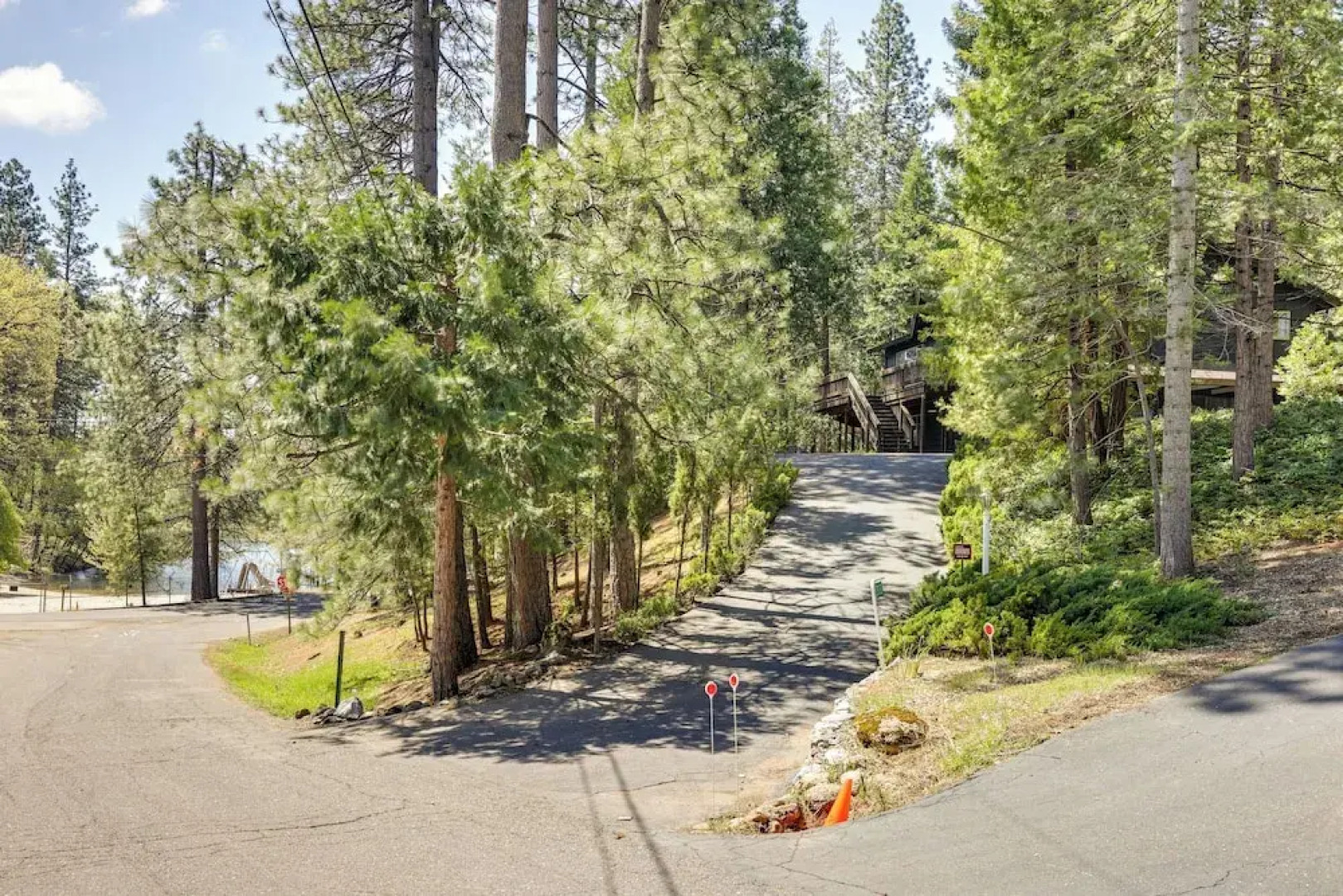 Deck & Fire Pit: Stunning Twain Harte Cabin!