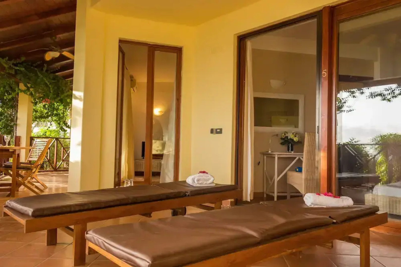 AJP Holidays - Porto Antigo 2 Beachfront Apartment