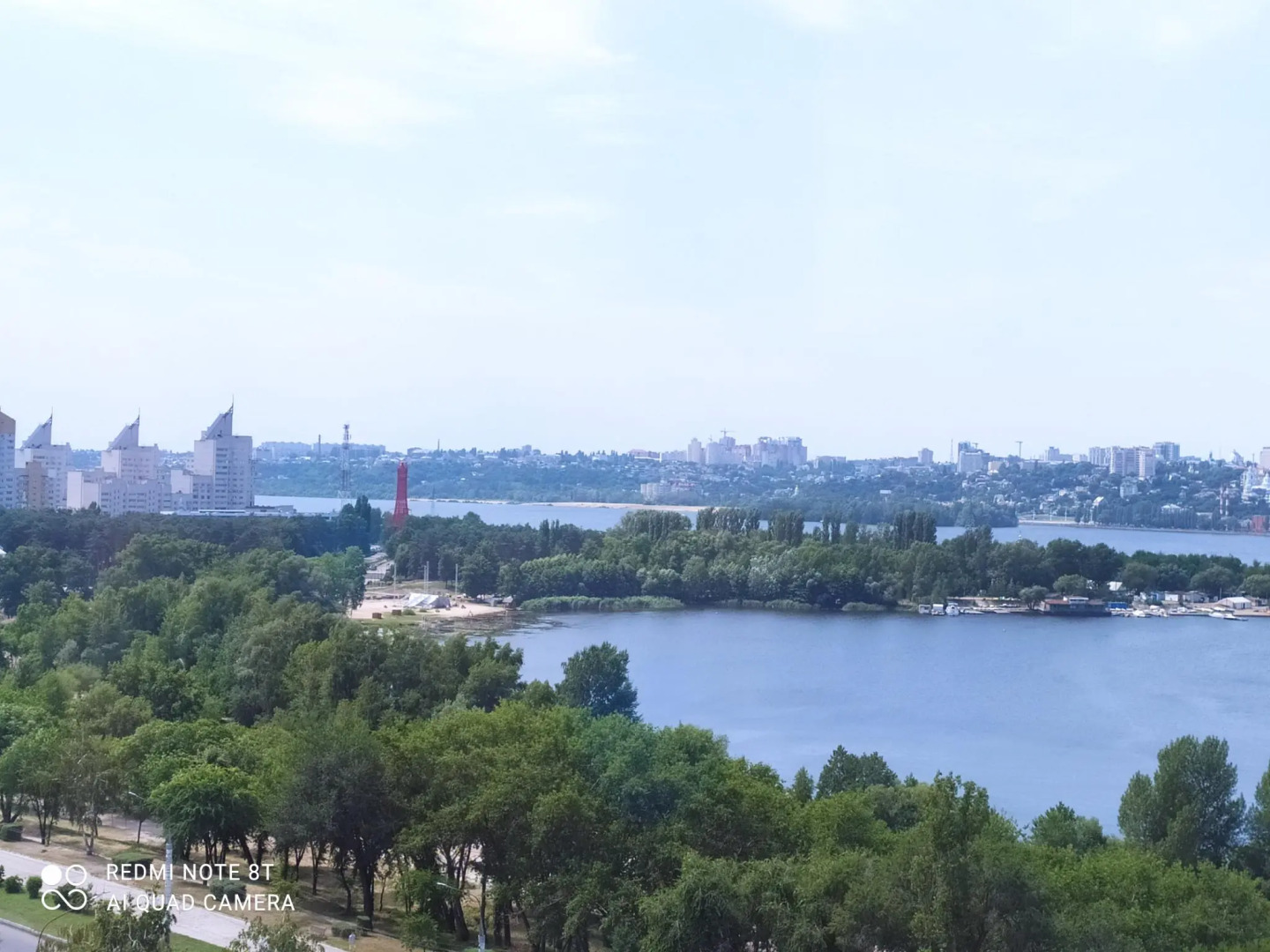 День и ночь на проспекте Ленинский 96Б