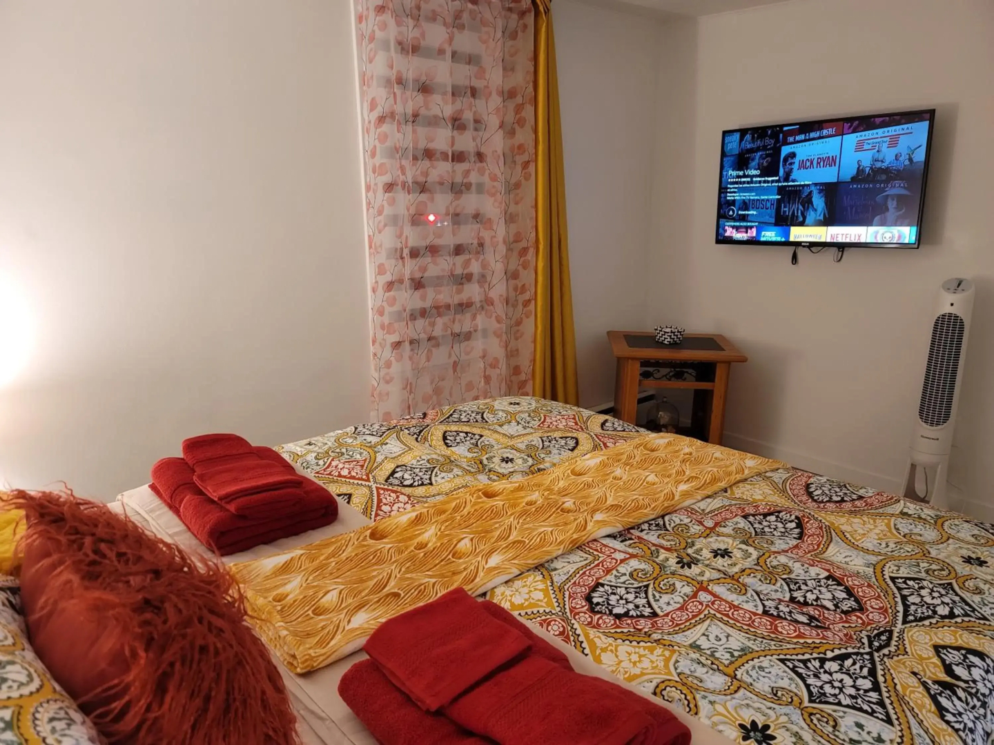 Vibrant apartment in the heart of the town
