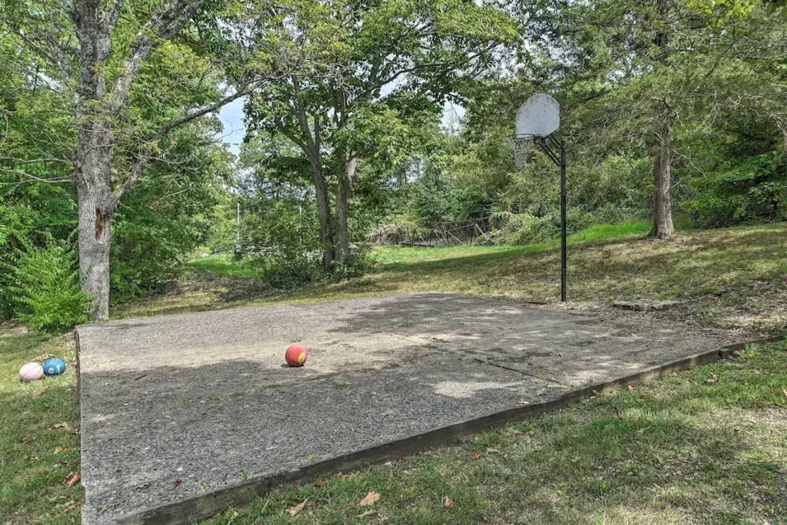 Relaxing Lakeview Retreat in Reeds Spring w/ Deck