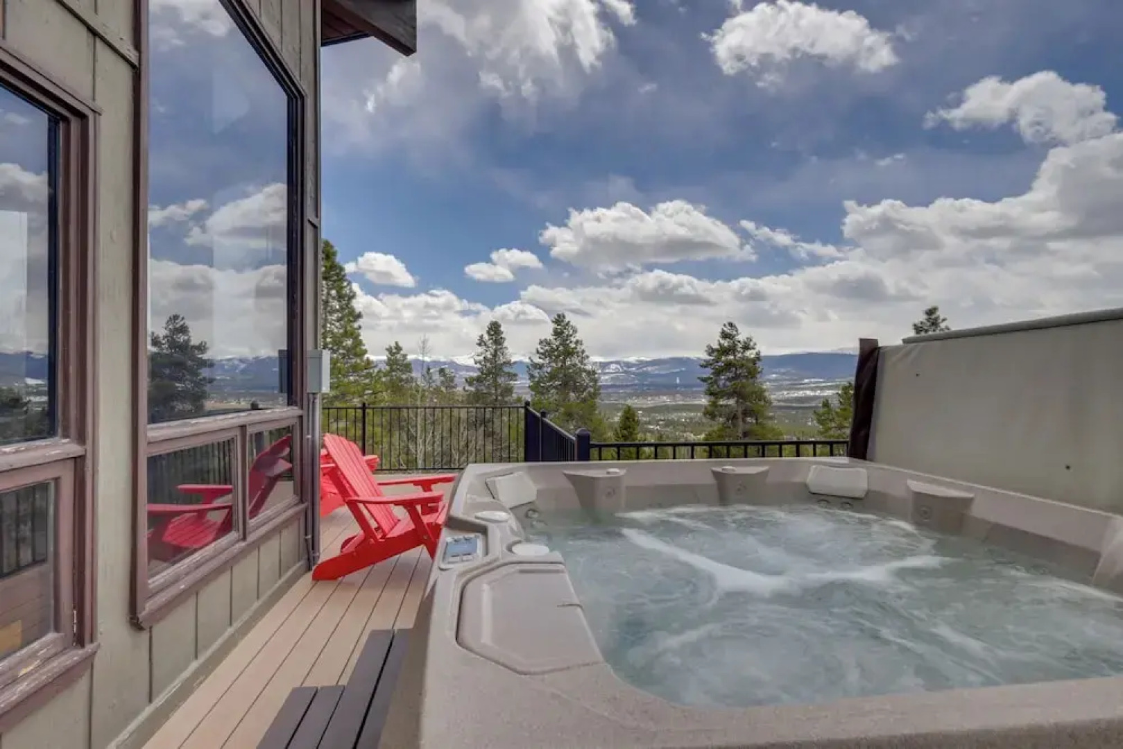 Panoramic Mountain-view Retreat w/ Hot Tub + Deck!