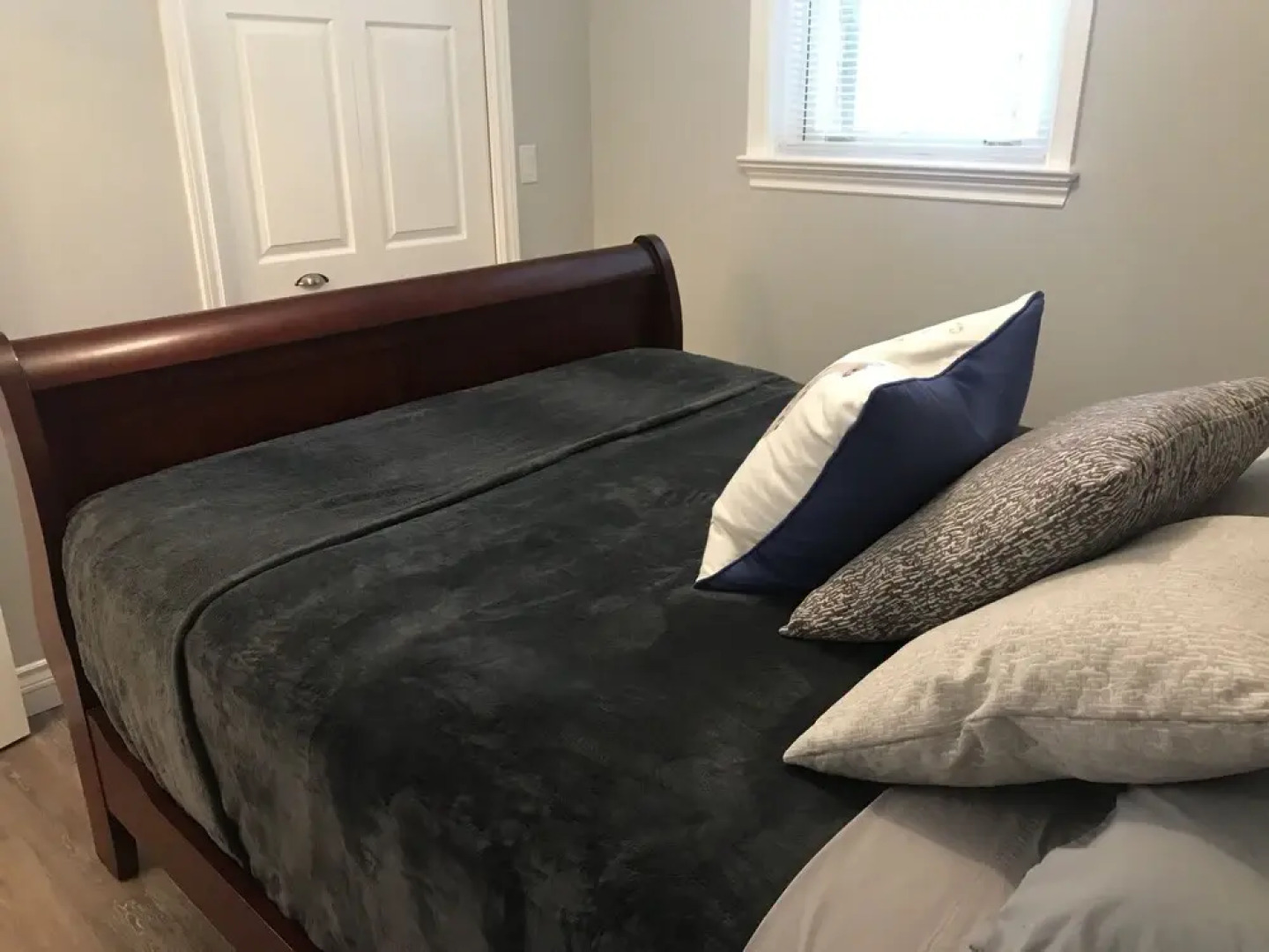 Carleton Place Downtown 1 and 2 Bedroom Entire Apartments