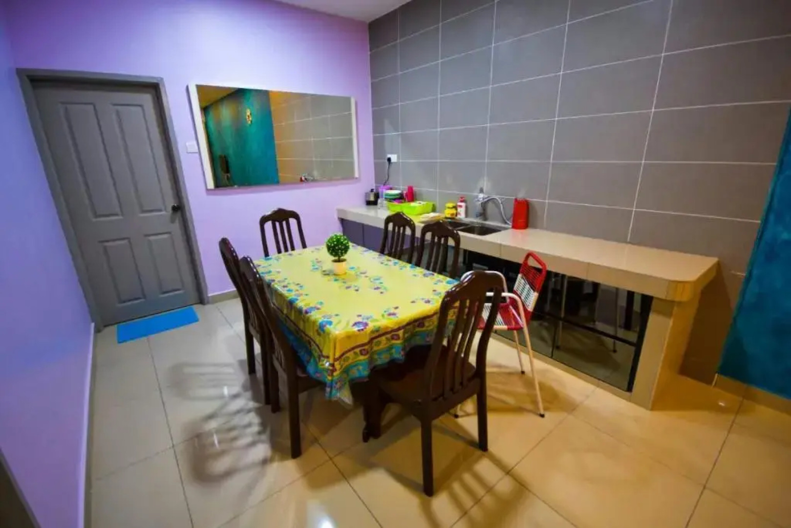 275 Sitiawan Homestay
