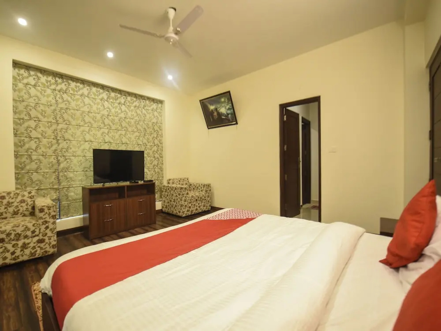 OYO 16618 Town Pride Hut