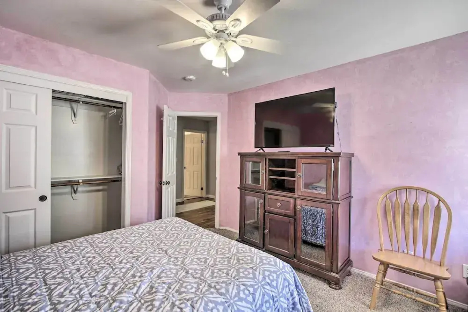 Welcoming Tehachapi Home w/ Deck & Grill!