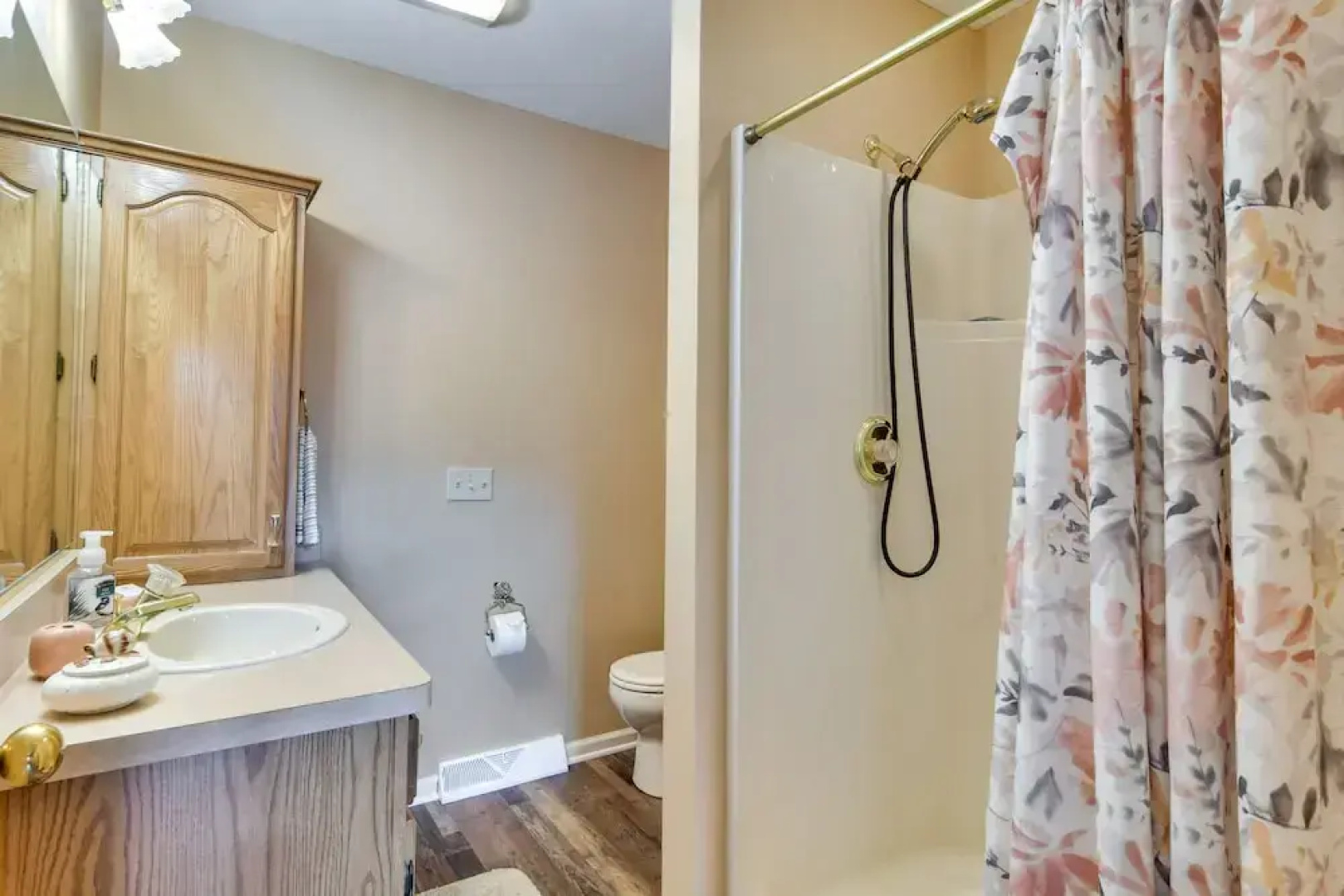 Tonawanda Vacation Rental ~ 13 Mi to Niagara Falls
