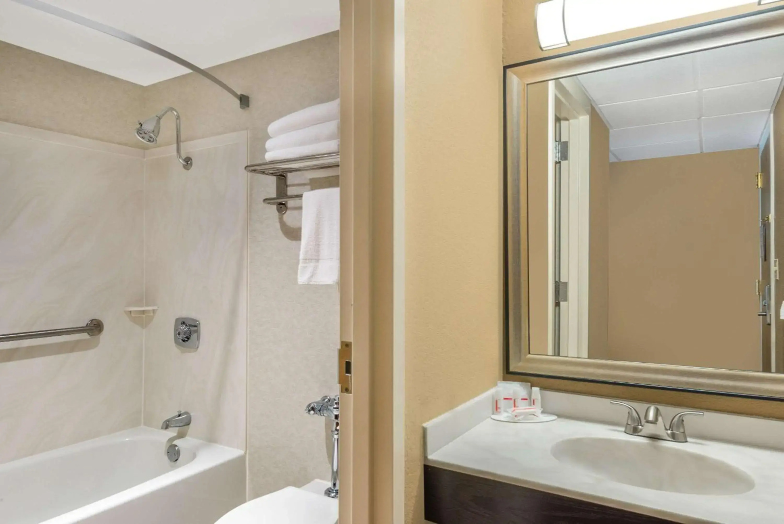 Ramada Hotel & Conference Center by Wyndham Paintsville