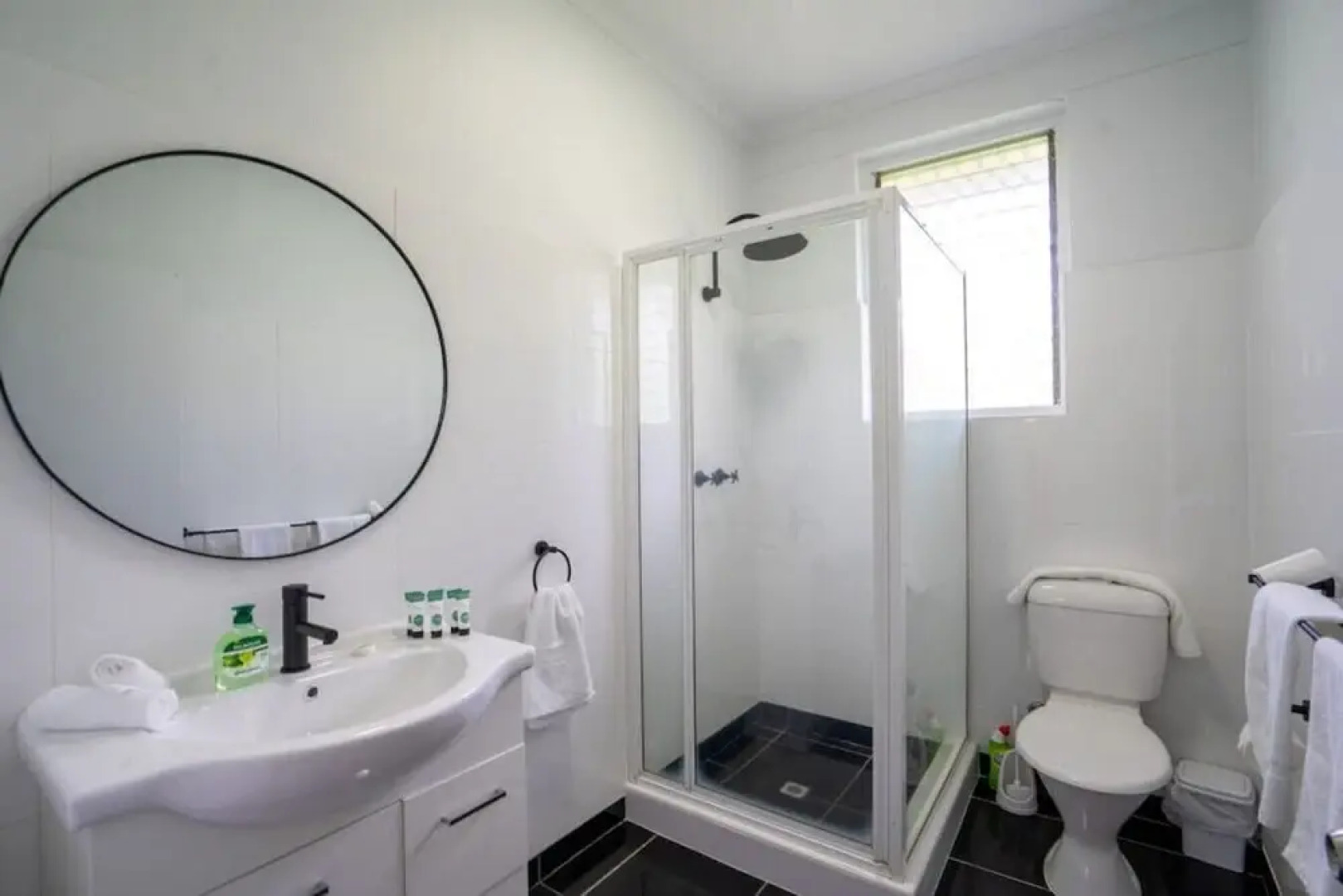 NIGHTCLIFF RETREAT -  Stylish 2BR Apt