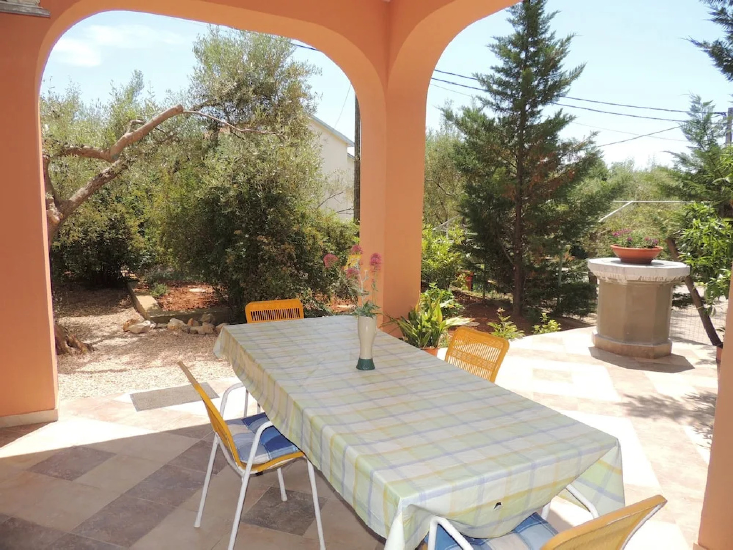 Apartment and rooms Brzac