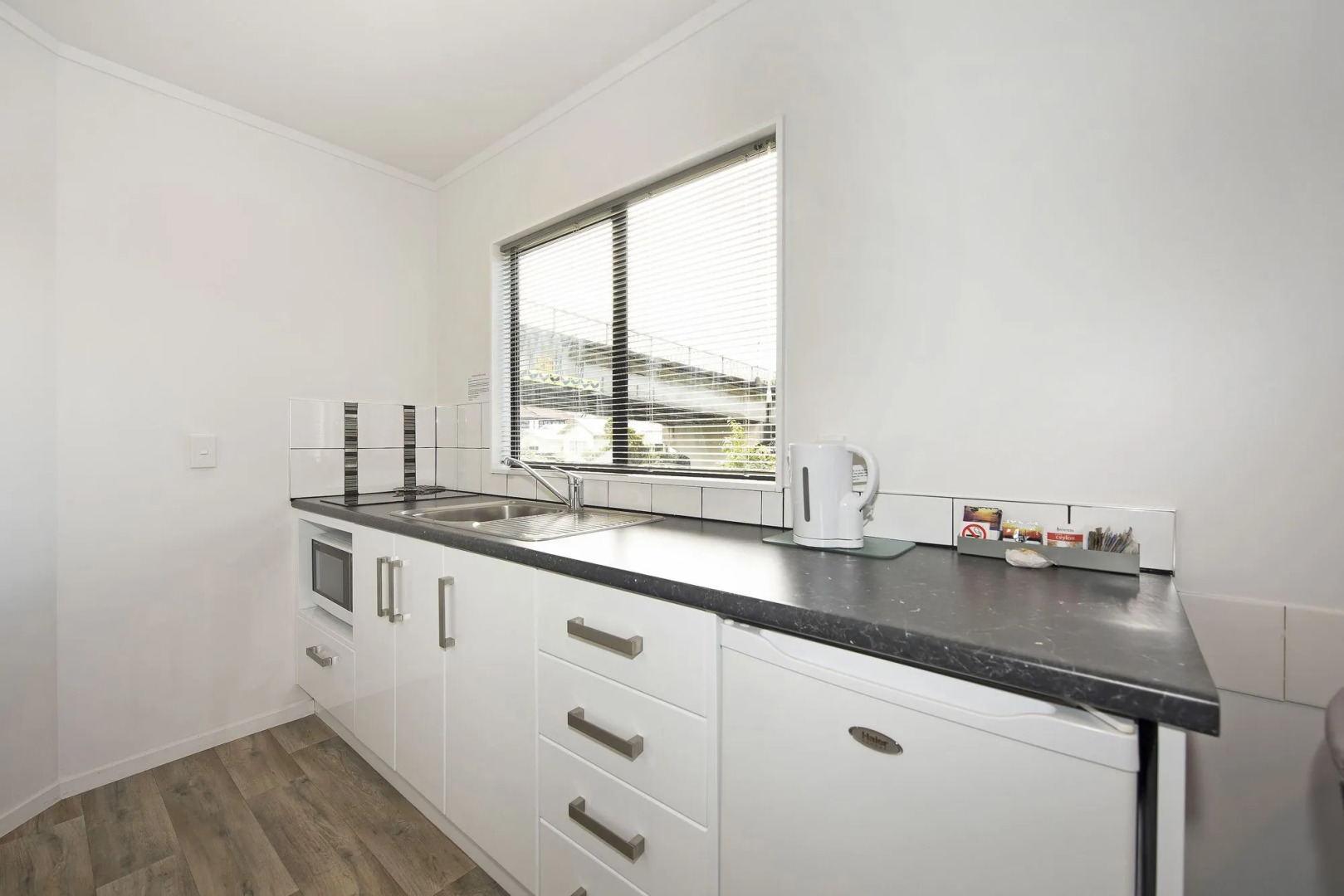 Camellia Court Motel