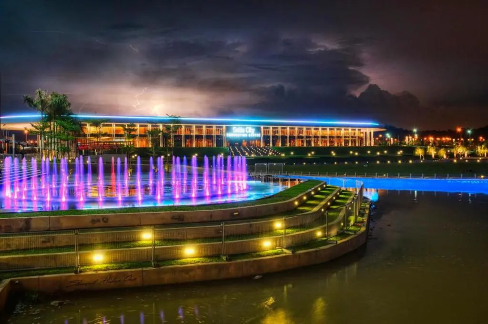 De Houz - Trefoil Setia Alam Home Stay