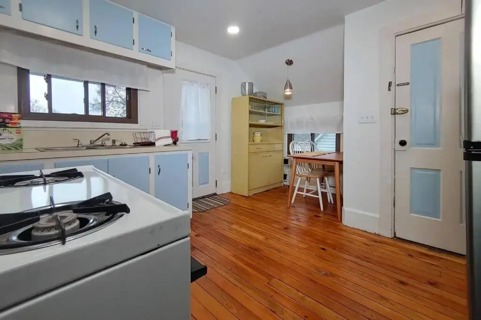 Historic w/deck, king bed & air by Lake Michigan