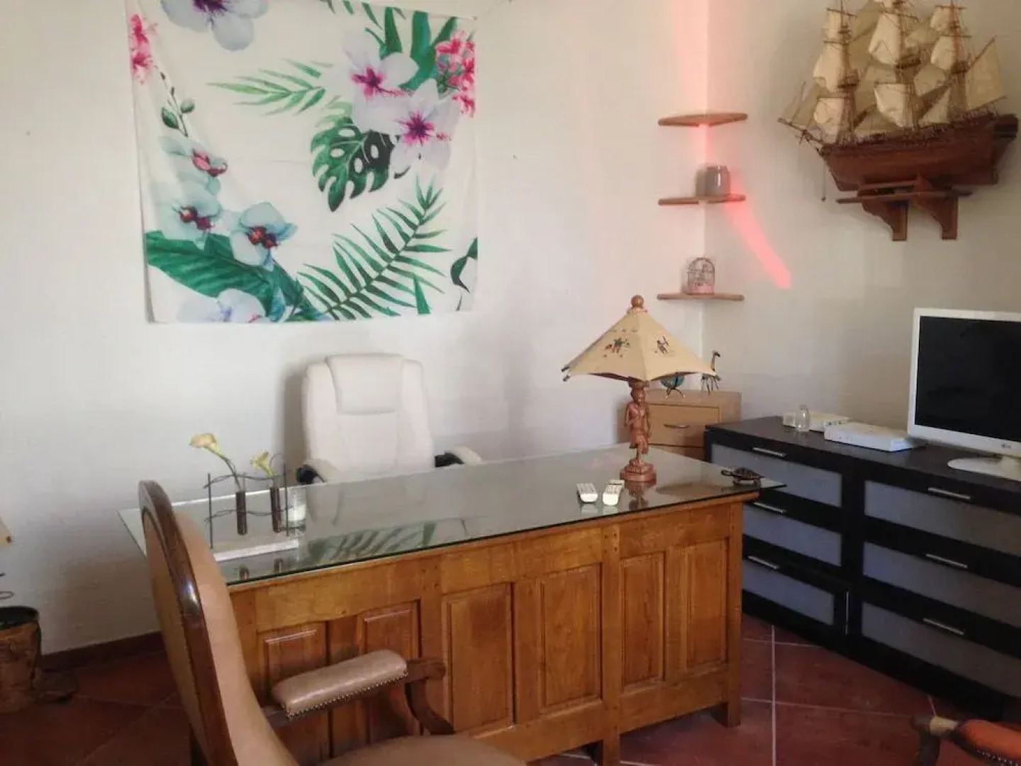 Olonzac. Chambres d hôtes avec piscine