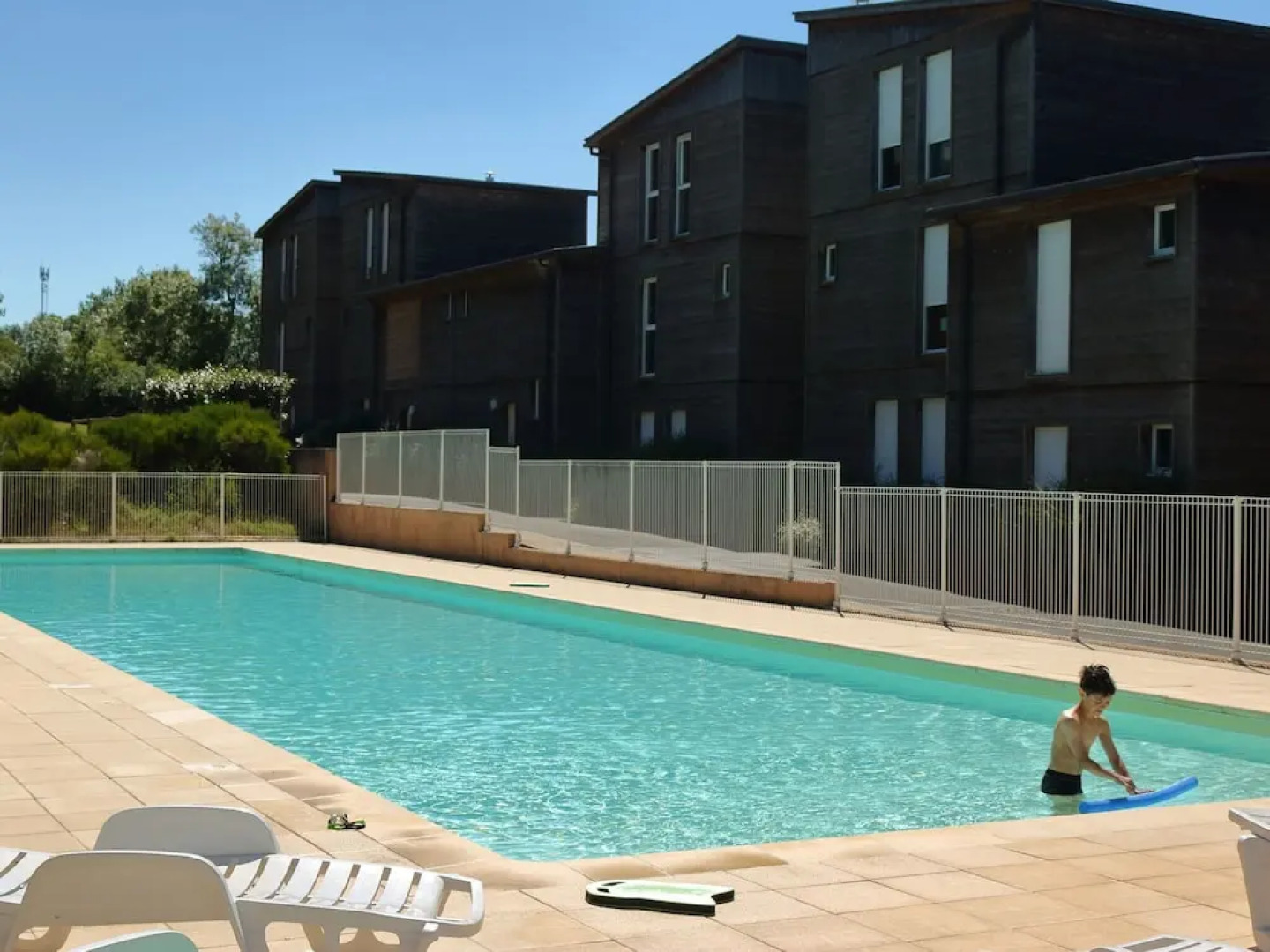 Neat Studio With Barbecue, Near Beautyful Montréal du Gers