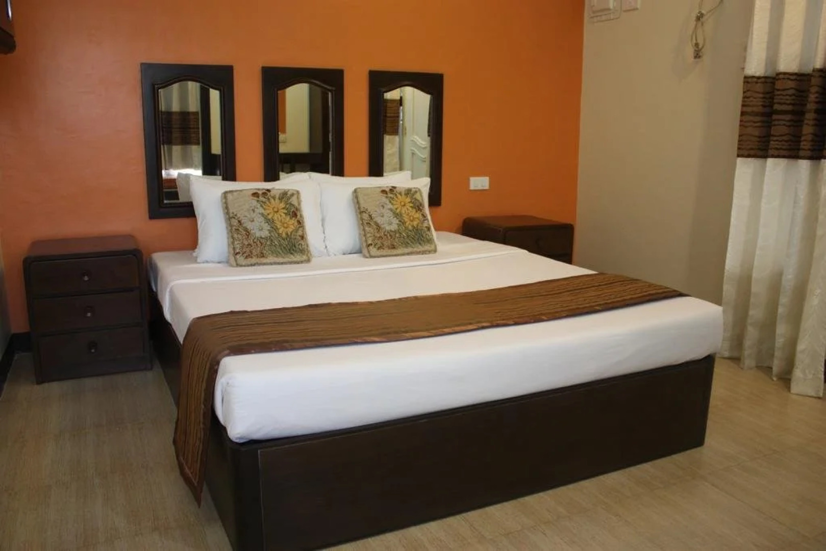 La Piscine Bed And Breakfast