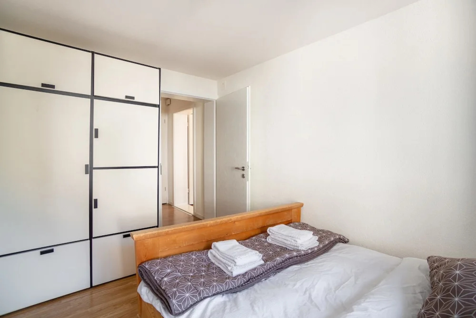 AirHosted - Weesen Holiday Rentals