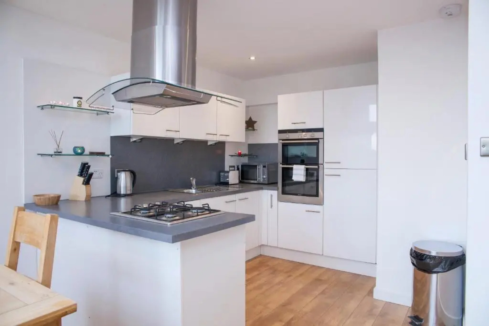 CITY CENTRE APARTMENT with Free Secure Underground Parking