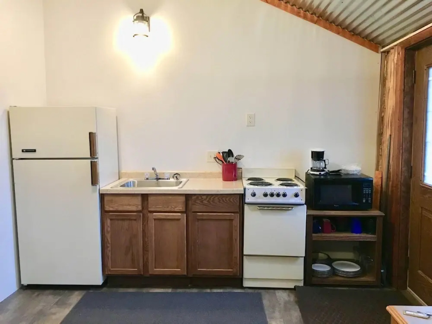 Hanging Horn Lakeside Resort