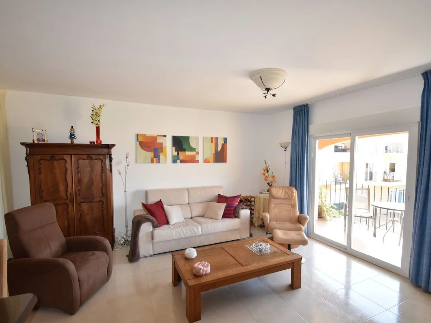 Magnificent Apartment, Beautiful View Towards the Mountains Shared Swimming Pool