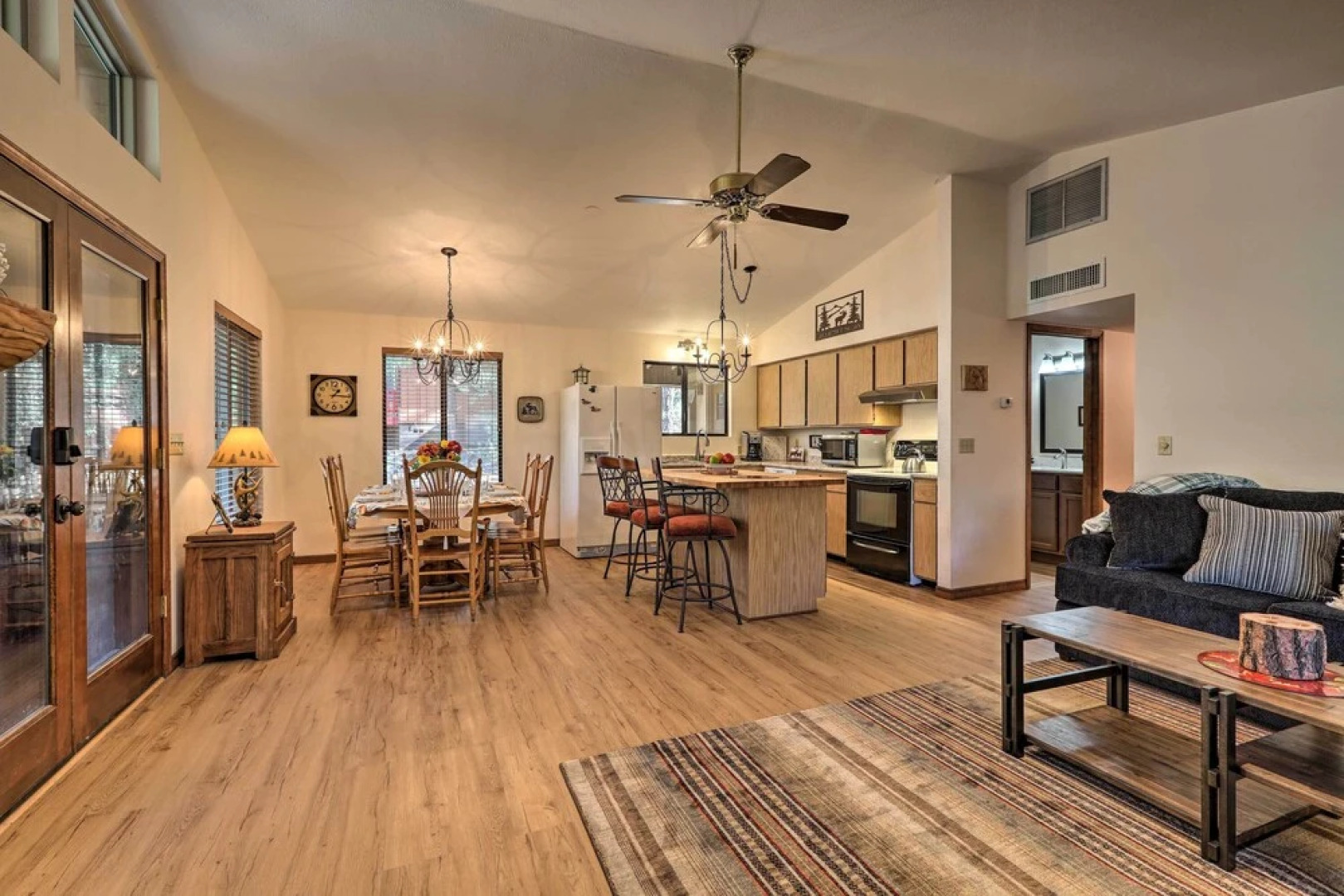 Munds Park Mountain Getaway: Hike, Golf & Unwind!