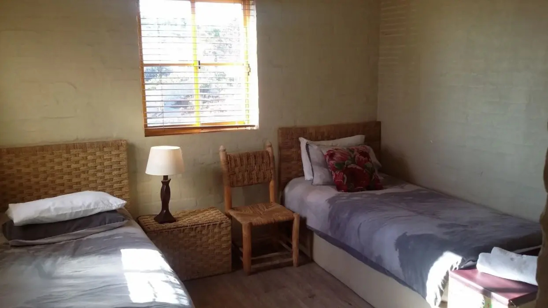 8 Thera 29 Self catering