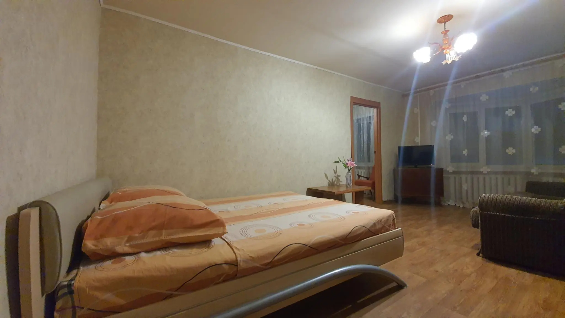 По суткам 33 на улице Горького 77