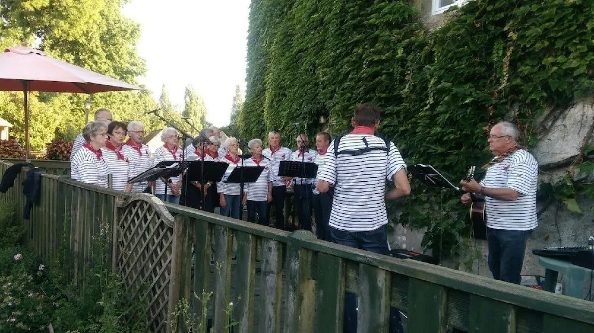 Le Petit Café dans la Prairie
